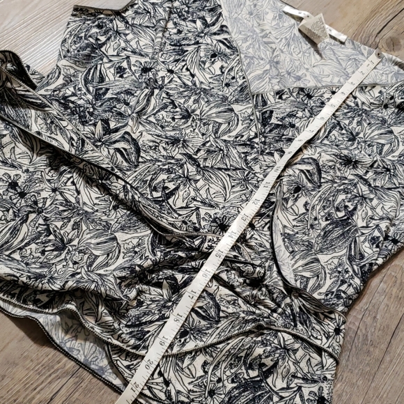 Black and white floral wrap top - Picture 3 of 4